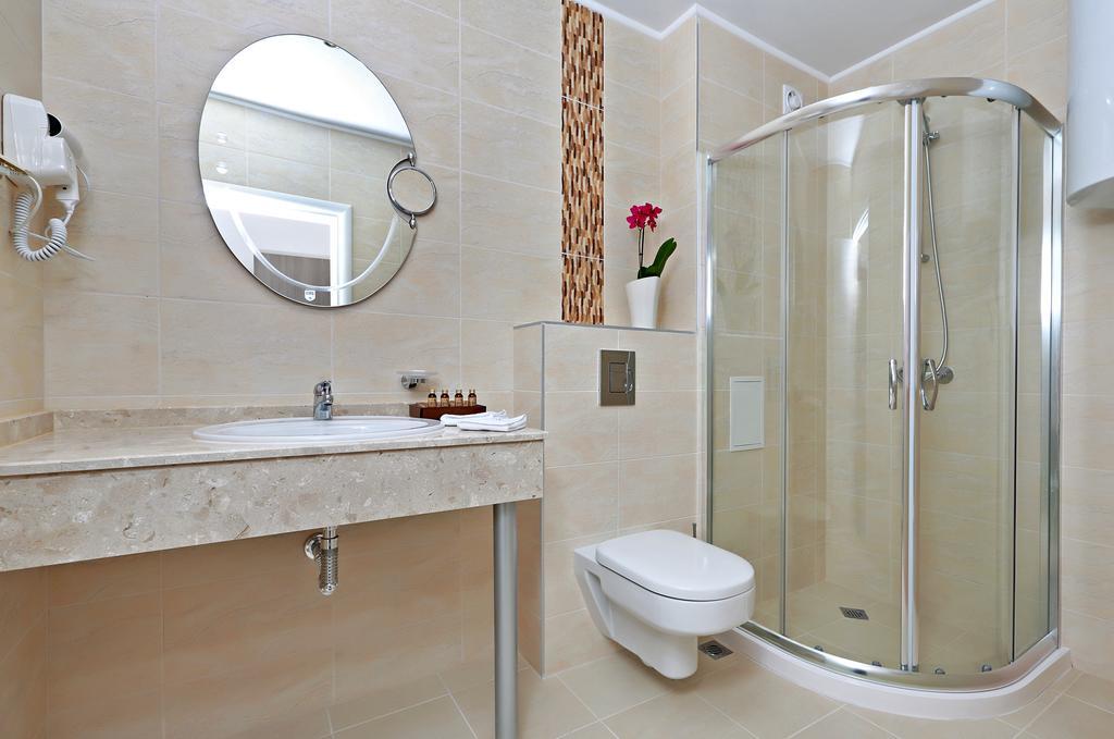 Private Apartments In White Rock Castle Балчик Номер фото