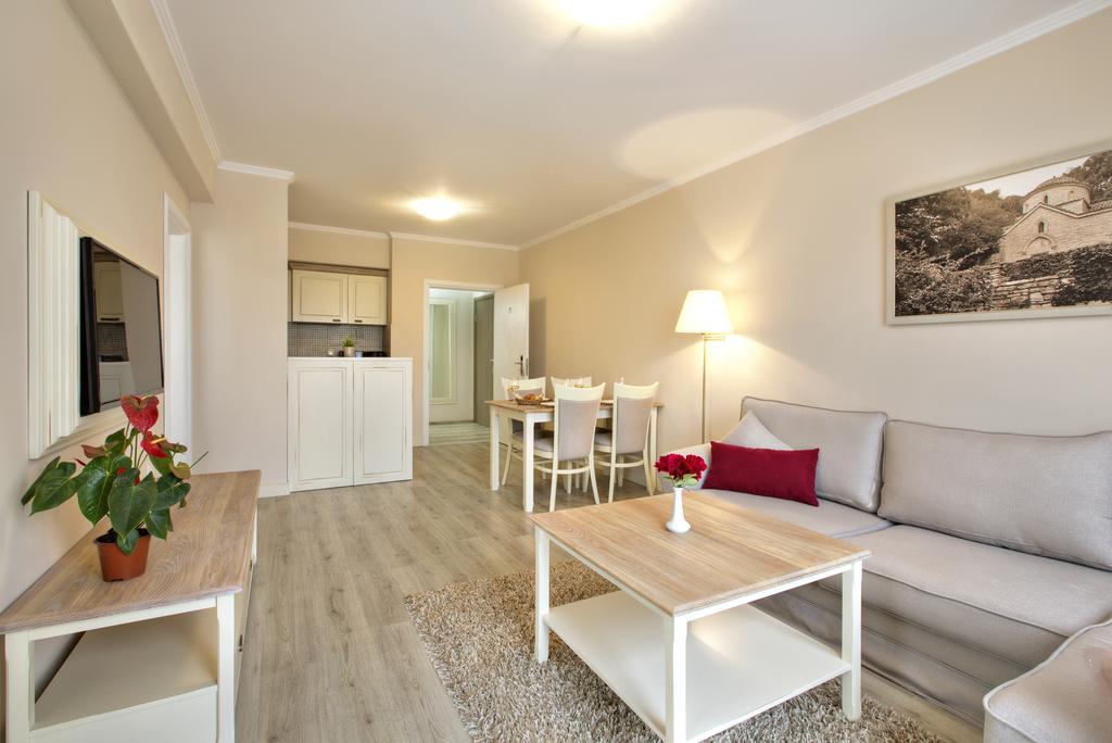Private Apartments In White Rock Castle Балчик Номер фото