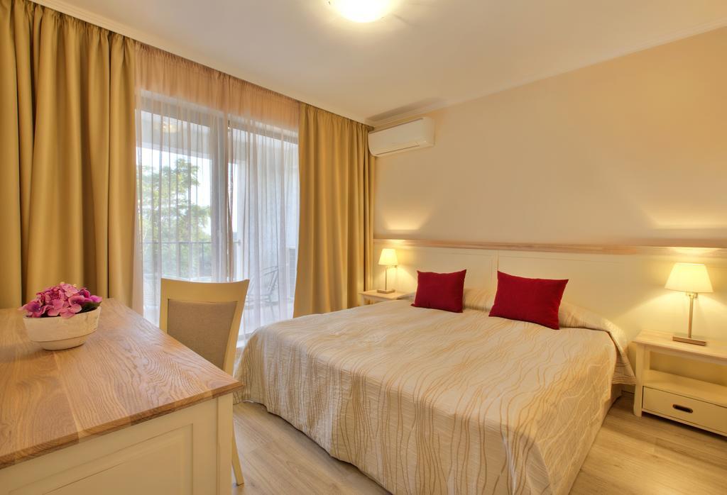 Private Apartments In White Rock Castle Балчик Номер фото