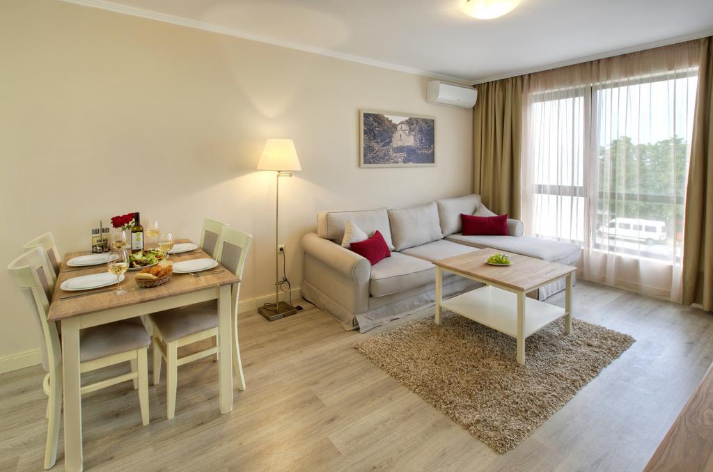Private Apartments In White Rock Castle Балчик Номер фото